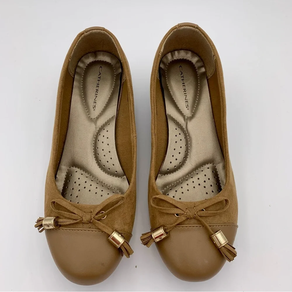 Catherine’s Wedge Heels Shoes Women Sz 9W WIDE Tan Faux Suede Comfort Bow Tassel